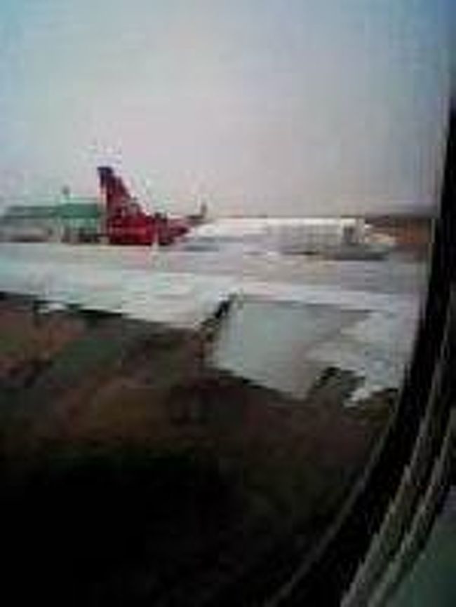 [２００７/３/１９]　(マダガスカルを出国)<br /><br />翌朝ホテル前でたむろしているタクシーに乗って空港へ。(２００００アリアリの支払い)　空港の郵便局で切手を買って葉書を投函し、余ったお金を再両替してからチェックインをしました。出国後には両替所や郵便のポストはありませんので注意して下さい。この後バンコク経由で日本へ。なんとか航空券だけでマダガスカルを旅行することができました。よかったです。　　　　　　　　　　　　　　　　　　　　　　　　　　　　　今回思ったことは、一般の交通手段はよくないので、団体の旅行などに参加するほうがベターだと思いました。