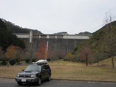 「桐生土木事務所」から次なる目的地、栃木県の「松田川ダム」にやって来ました
「桐生土木事務所」から「松田川ダム」は20km程の距離

今回は桐生土木事務所を経由してしまいましたし、山があり直接向かう事は不可能なのですが、群馬県の「桐生川ダム」と栃木県の「松田川」ダムは直線では6km弱しか離れていません