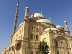 ガーマ・ムハンマド・アリ
Mohammad Ali Mosque
オスマン朝様式の影響が著しいガーマです。
多くのドームと2本の高いミナレットが特徴でシルエットが美しい。
19世紀の建設です。