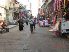 イスラム都市カイロ (カイロ旧市街)
Islamic Cairo
ハーンハリーリバザールの近くに来ました。
人が段々多くなって来ました。