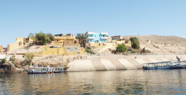 　再び遊覧ボートで「アブシンベル大、小神殿」観光へと向かいました!!
