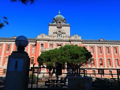 わ～すごいレトロな建物です。もともとは裁判所で、大正時代末期に建てられていて、重要文化財にもなっています。