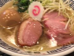 〆に而今のラーメン

あっさりスープを選択、具はレア焼豚、スモークダック、青菜、ナルトに白髪ねぎ

オプションで味玉をトッピング

米津玄師さんのライブコンサートで食べて再訪しました。

不覚にもパパはレア焼豚苦手だった・・・

