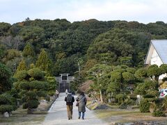 鴻池陸上競技場近くの聖武天皇陵