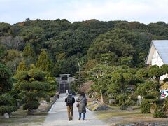 鴻池陸上競技場近くの聖武天皇陵