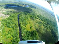 【レンソイス・マラニャンセス国立公園でセスナに乗る】

毎回　思いますが、ブラジルは本当に緑の多い大地です....肥沃で恵まれた国土を持つ国。