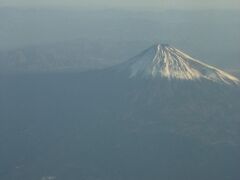 そして、予定通りに出発し、石垣島へ向けて航行。
富士山が見えたので、カメラにパシャリ(^_-)-☆。
これだけきれいに見えるなら、良いことが起きそう。