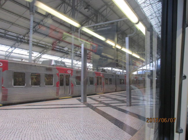 ロシオ駅からリスボン郊外にあるシントラに向かう。