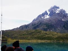 左下に見えるのがWコースの出発地点パイネグランデです。右側がCerro Paine Grande山(3050m)。