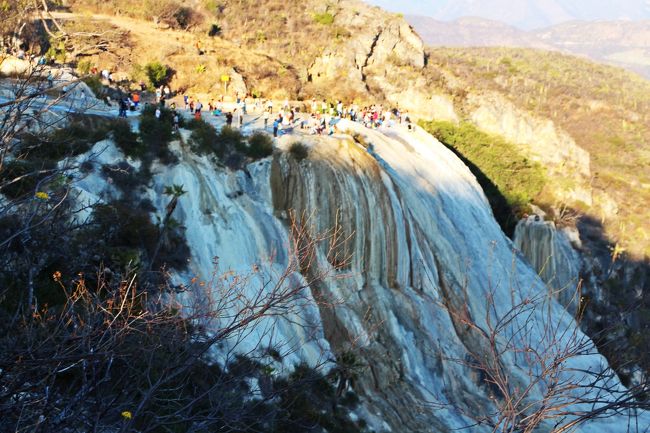 世にも奇妙な絶景 天空のインフィニティ プール 時を止めた石の滝 続 母さんの一人旅 7 イエルベ エルアグア Hierve El Agua ミトラ遺跡 オアハカ メキシコ の旅行記 ブログ By ウェンディさん フォートラベル