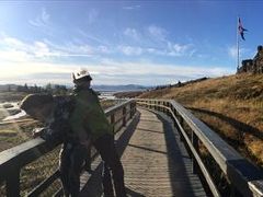 ≪Thingvellir National Park≫ 
滝あり川も流れキレイなところでした♪ 
右には有名な地球の割れ目＜ギャオ＞が