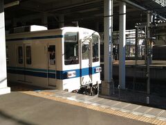 ローカルの2両編成の東武佐野線で佐野駅到着