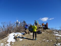 笹子駅から約4時間半で三ツ峠山に登頂♪
多くの登山者で賑わっていました。