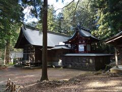 更に下ると登山道は終了し、河口浅間神社に出ました。