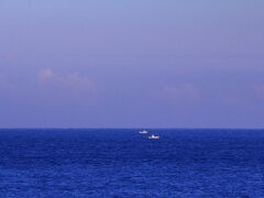 道の駅「うみてらす名立」で車中泊から目覚めると、濃紺の日本海が眼前に広がっていた。

大変清々しい日本海の朝。
