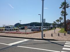 道の駅から車で数分、《まどが浜海遊公園》に到着。