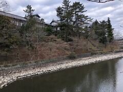 荒池から奈良ホテルを振り返ります。