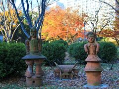 宮崎県立平和台公園が日比谷公園と姉妹公園となったことを記念して宮崎県より贈られたはにわ像 です。