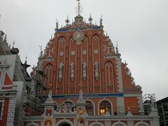 一度は空爆にて破壊されましたが、
1999年に創設800周年を記念して再建されました。