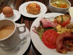 おはようございます。
今日は、タリンへの移動日です。
朝ごはん、いっぱい食べちゃいました。