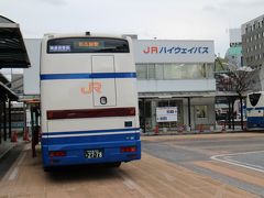 名古屋といえば名鉄バスセンターが古くから知られているが、新幹線口にJR東海バスの乗り場が整備されている。

東京から名古屋まで5時間余り。特に途中での乗降がないこの便は快適。
京都や大阪までだとさすがに疲労もたまるが、名古屋までなら許容範囲か？
夜行バスだと身体に負担がかかるが、昼行ならそれほどでもない。
今回のエアロキング、キャビンの静寂さが際立った。
１人での利用が多いためか、話し声もなく、静かすぎて・・・カメラのシャッター音も気になるほど・・・
料金も新幹線の半額（5560円で購入）、早割ならさらに安いし、一般席ならなおさら・・・
４トラのメンバーの方はレール系の方が多いが、バスを加えるとさらにバリエーションが増えますよ・・・
たまにはバスもいい、また利用する事にしよう。

最後までお付き合いいただきありがとうございました。
