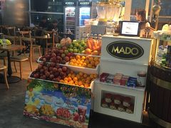 MADOは、アイスクリームだけでなく、カフェメニューもあります。
アタチュルク空港のwifiは、電話番号が必須で、SMS受け取れないと使えませんが、MADOには、お客さん用フリーwifiありますので、重宝。パスワードはお店の人に聞きましょう。