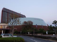 三朝温泉に行く前に。

「鳥取二十世紀梨記念館」

なしっこ館です。
日本で唯一の梨のテーマパーク。
建物は梨をイメージ。
吉倉パークスクエア内にあります。

