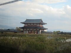 と言いつつ朱雀門と平城京の跡地を左右キョロキョロと眺め忙しい。
すすき野原が広がる何もない場所。時間が有れば来たかった。
次回はきてドラマに浸るぞー！
と思いつつ何度も、この場所を電車で往復素通りしたな今回の旅。