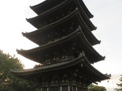 友が飽きずに部屋から眺めてた五重塔です
いや～贅沢な部屋でした。ありがとうございました大仏館さま