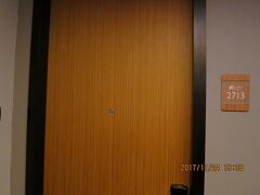 Aloft Kuala Lumpur Sentralホテルにチェックイン
２７階の１３号室・・・