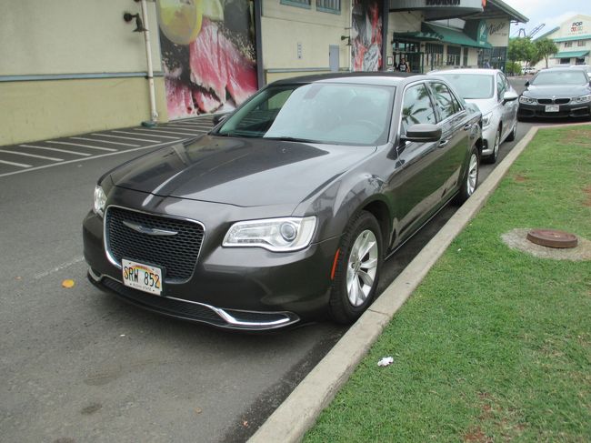 今回もダラーレンタカー。ラグジュアリークラスでクライスラー３００。