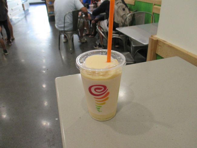 ジャンバジュース。新鮮なオレンジジュースは少し高いけど美味しいです。