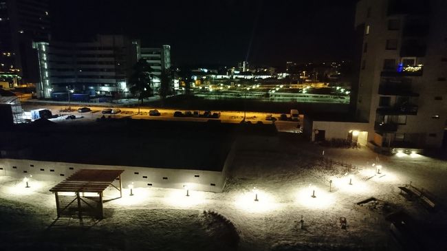 12/7<br />日本へ帰る日です。<br />朝の7時ごろ。真っ暗で雪が積もっていました。