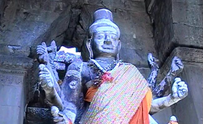 今でこそ仏教寺院であるけど、創建当時のヒンドゥー教の名残でビシュヌ神も祀られています。