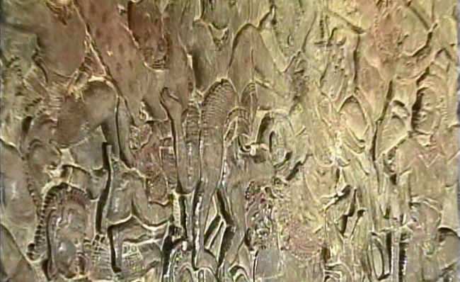 第一回廊の壁面にはクメール戦記のレリーフ。