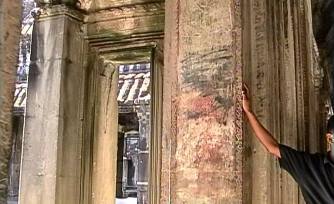 十字回廊南側の柱には日本人の森本右近太夫が記した書があります。