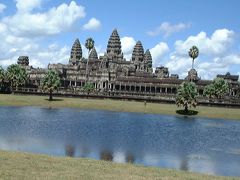 見るもの全てが言葉を失うくらいに素晴らしいアンコールワット。これぞ世界文化遺産ならではの醍醐味。 
