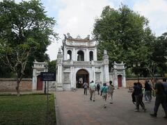文廟まで来ました。ハノイ駅からは割とすぐ。