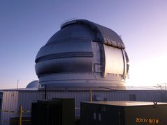 時折、ライブカメラで見ていたジェミニ天文台
こんなに大きかったんだね～

星空観測を終え、次の観測に備えて
上部が回転しておりました
