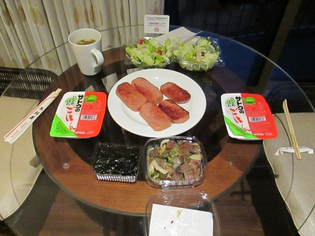 4日目。<br />部屋で簡単な朝食。フルキッチンのヒルトン。