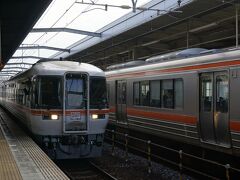 時間になったので岐阜駅へ。
プチ贅沢で急行に乗ります。