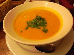 ソッパケィッティオにてスープをいただきました。
やっぱり美味しい！！
身体も温まりました。