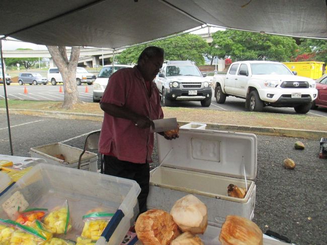 ココナッツ。ワイルドにカットします。