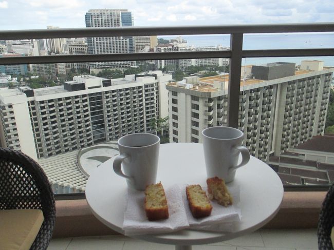ホテルに戻ってコーヒータイム。海が見えるラナイはやっぱりいいね。