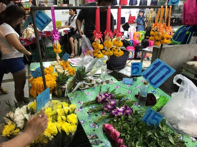 タイの花飾り、プアンマーライです。<br /><br />仏様に捧げたり、いろんな行事や日常で使われているそうです。