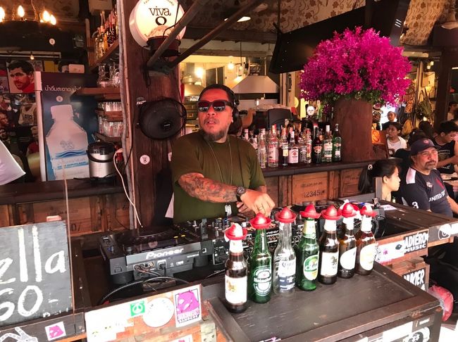 で、前から気になるお店を発見。