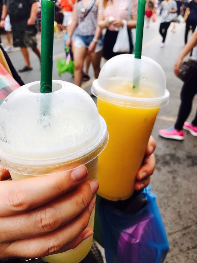 暑いし、喉も乾いたので飲み物も買いました。<br /><br />もちろんマンゴースムージー<br /><br />冷たくて甘くてとっても美味しかった！