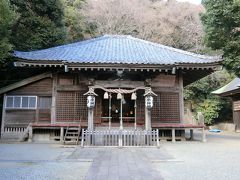 高麗山を下りてくると、高来神社。