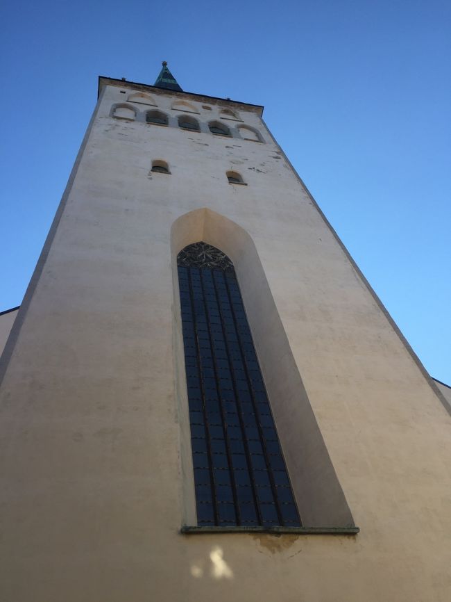 聖オレフ教会。おさまりきるアングルがわからん…