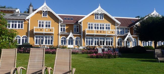 フィヨルド遊覧のベースキャンプ・ソールストランホテルは干しダラで財を成した豪商の元別荘。<br />